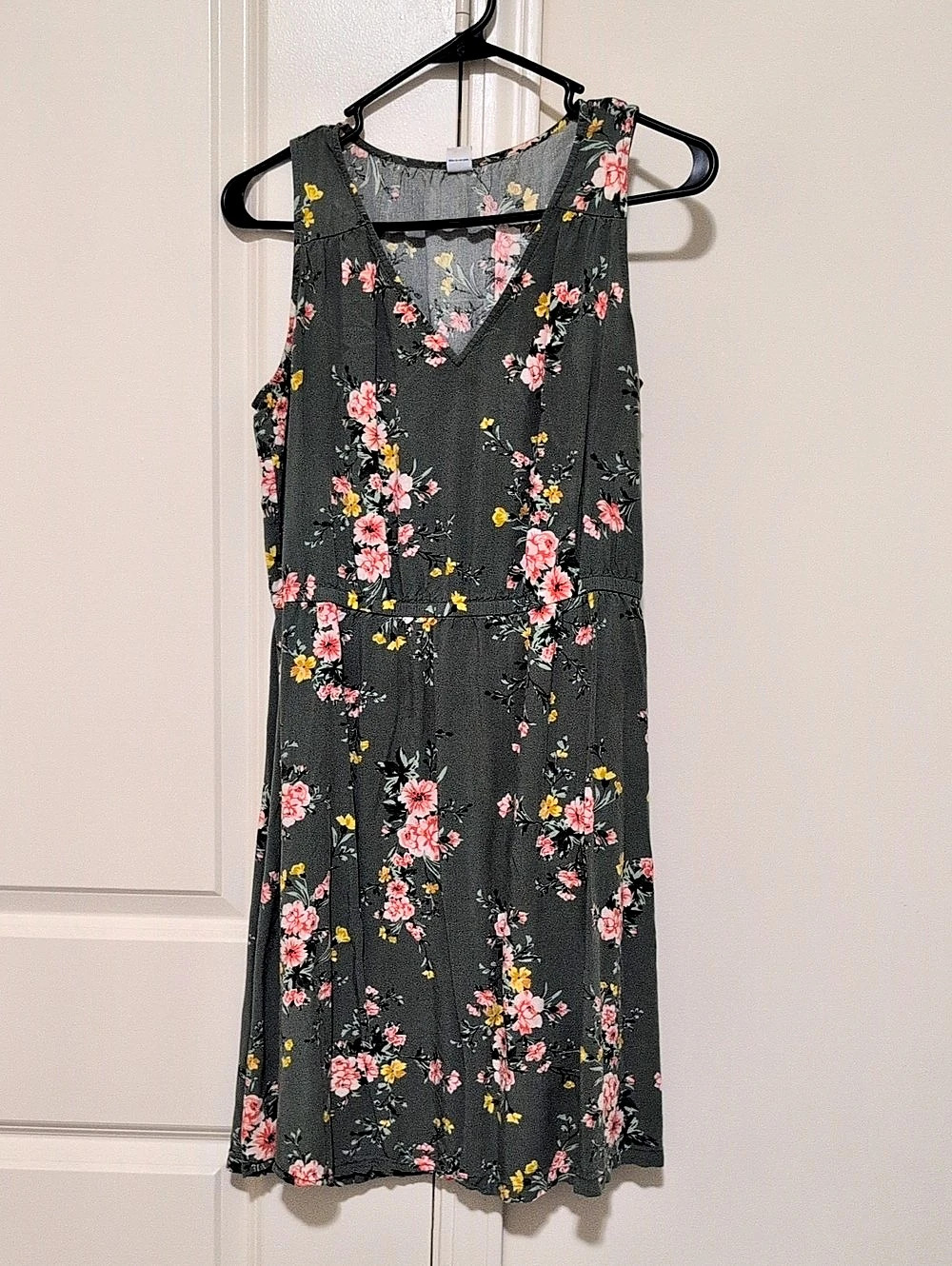 Old Navy Floral Midi Dress in Olive & Pink Size Medium